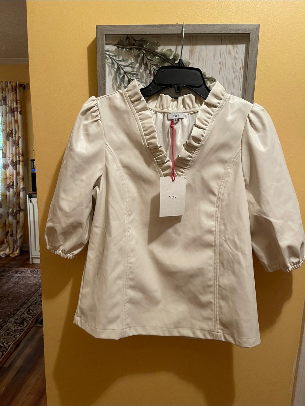 VOY Cream Ruffle-Trim Puff Sleeve Blouse
